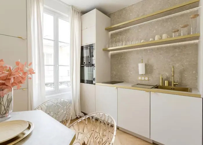 Lejlighedshotel C4 - Eiffel Tower, In A Lively Neighborhood, 2p Paris