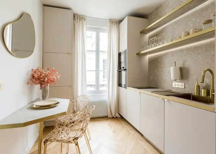 C4 - Eiffel Tower, In A Lively Neighborhood, 2p Lejlighedshotel Paris