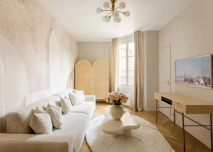 C4 - Eiffel Tower, In A Lively Neighborhood, 2p Lejlighedshotel